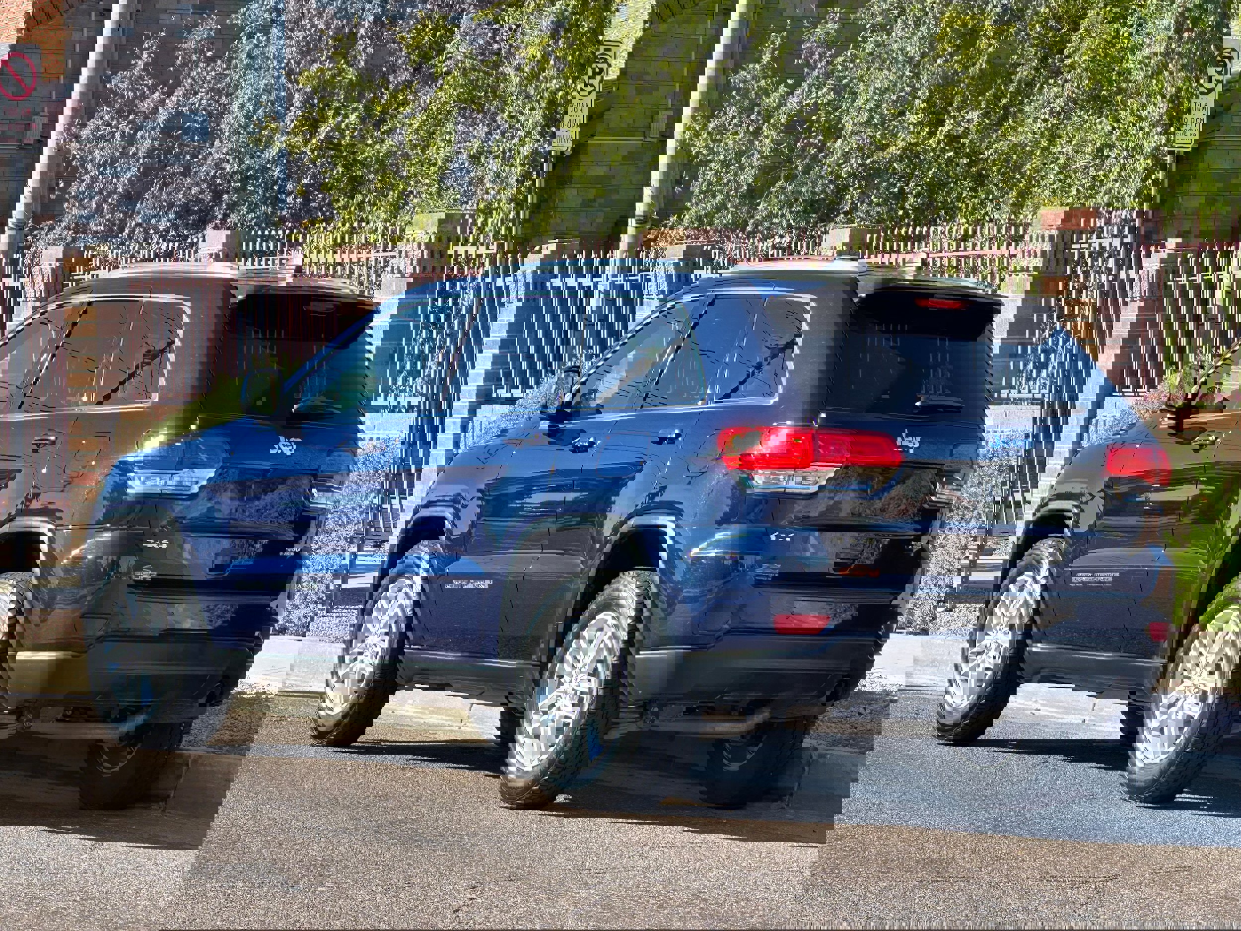 Used 2017 Jeep Grand Cherokee Laredo w/ Quick Order Package 23E image 4