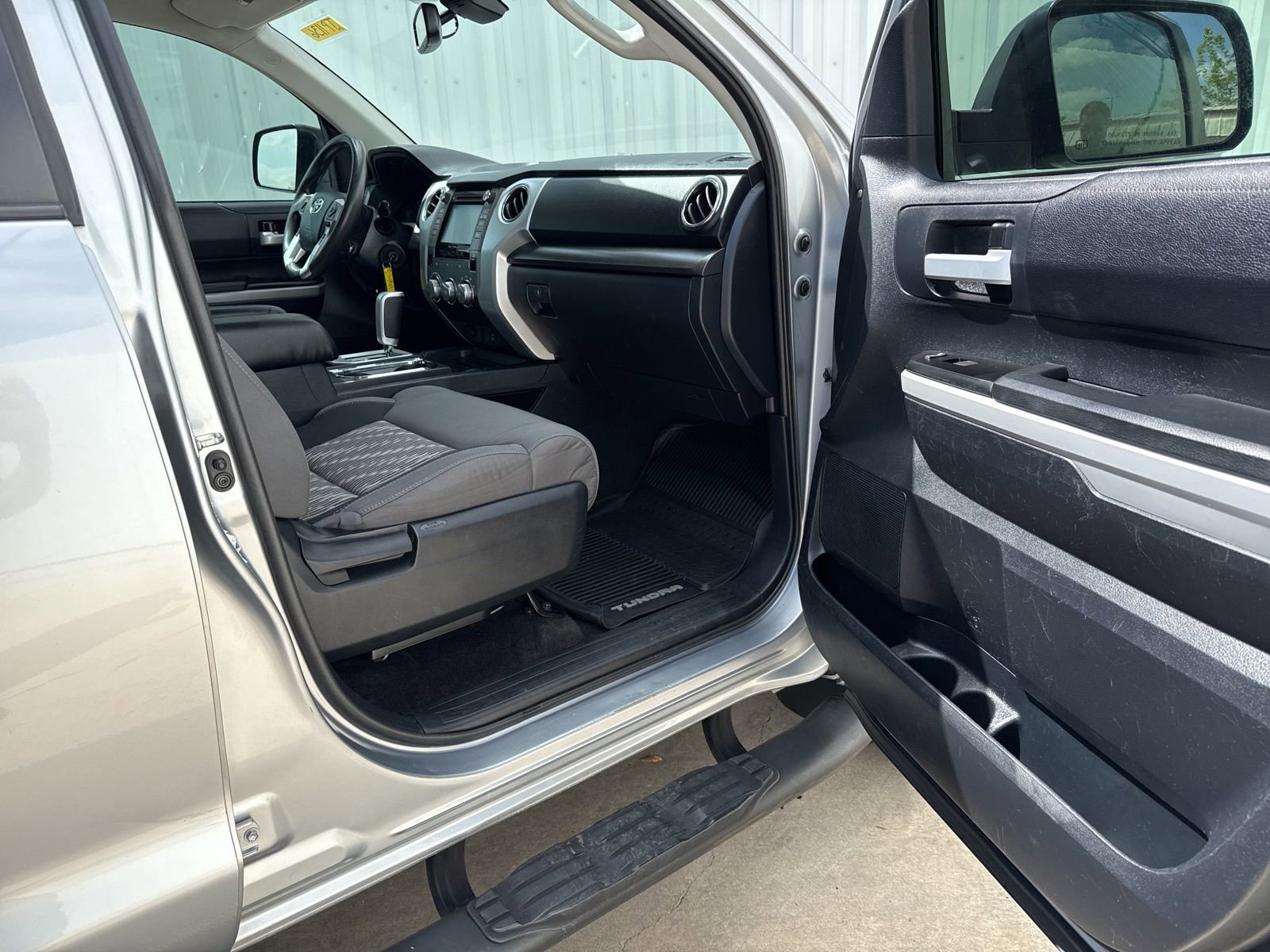 Used 2019 Toyota Tundra SR5 w/ SR5 Upgrade Package image 17