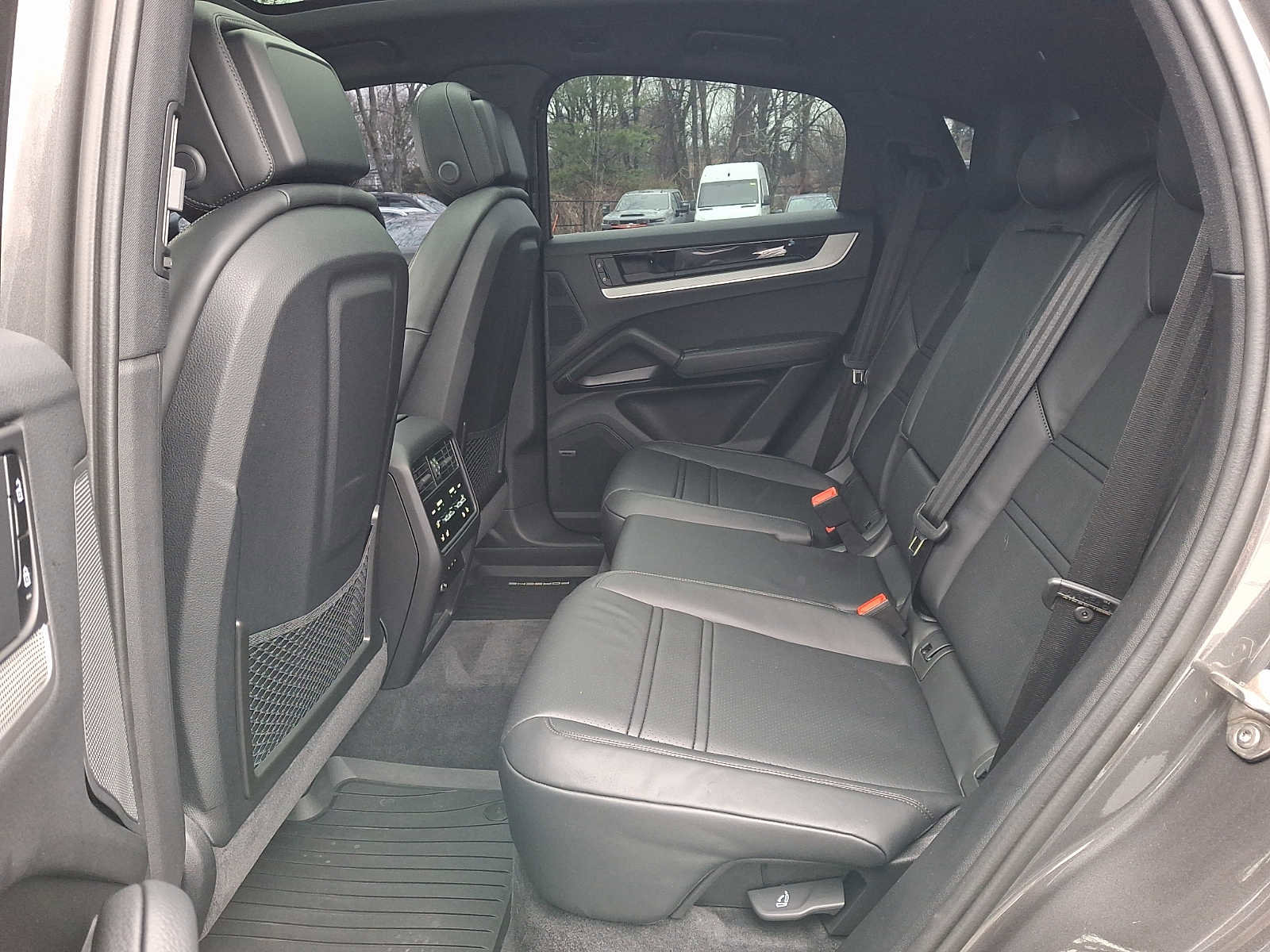 Used 2025 Porsche Cayenne Coupe image 10