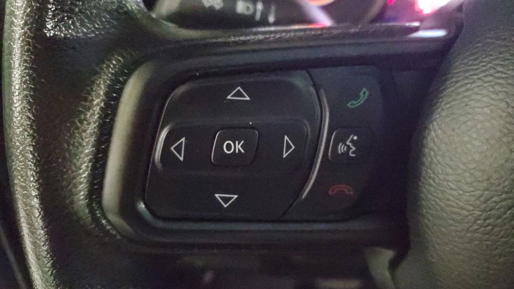 Used 2025 Jeep Gladiator Sport image 28