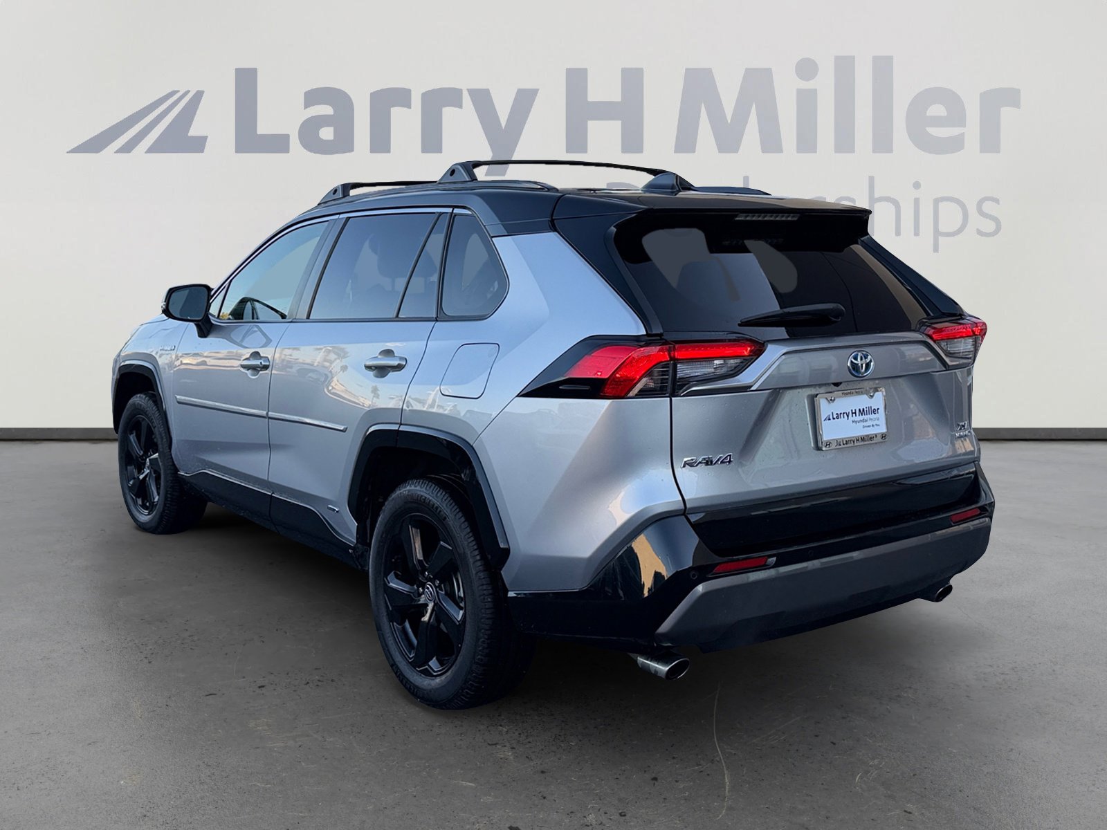 Used 2020 Toyota RAV4 XSE image 3