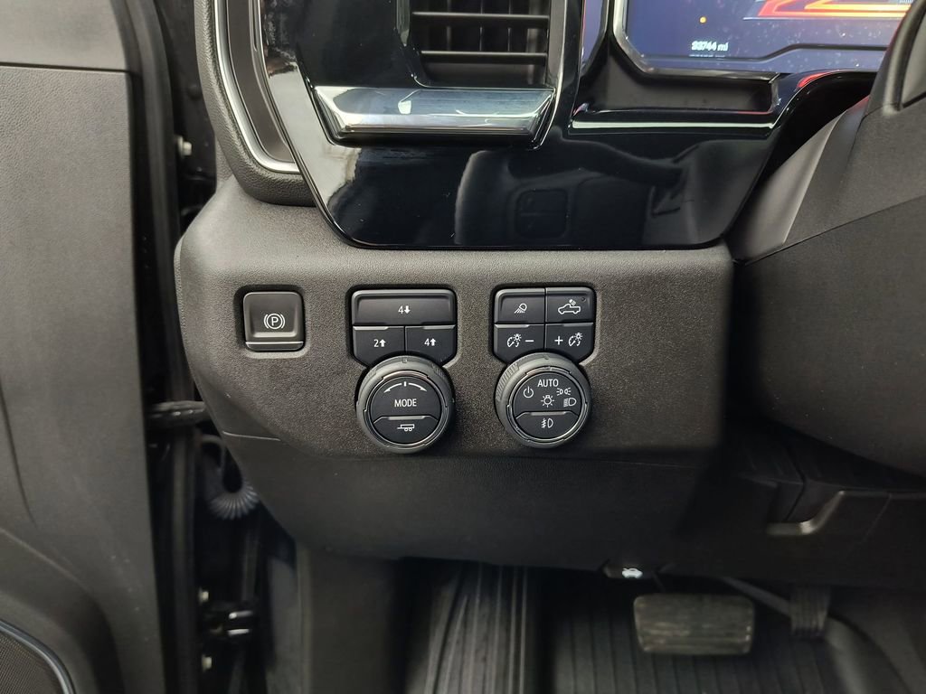 Used 2024 Chevrolet Silverado 2500 LT w/ Midnight Edition AWD/4WD image 15