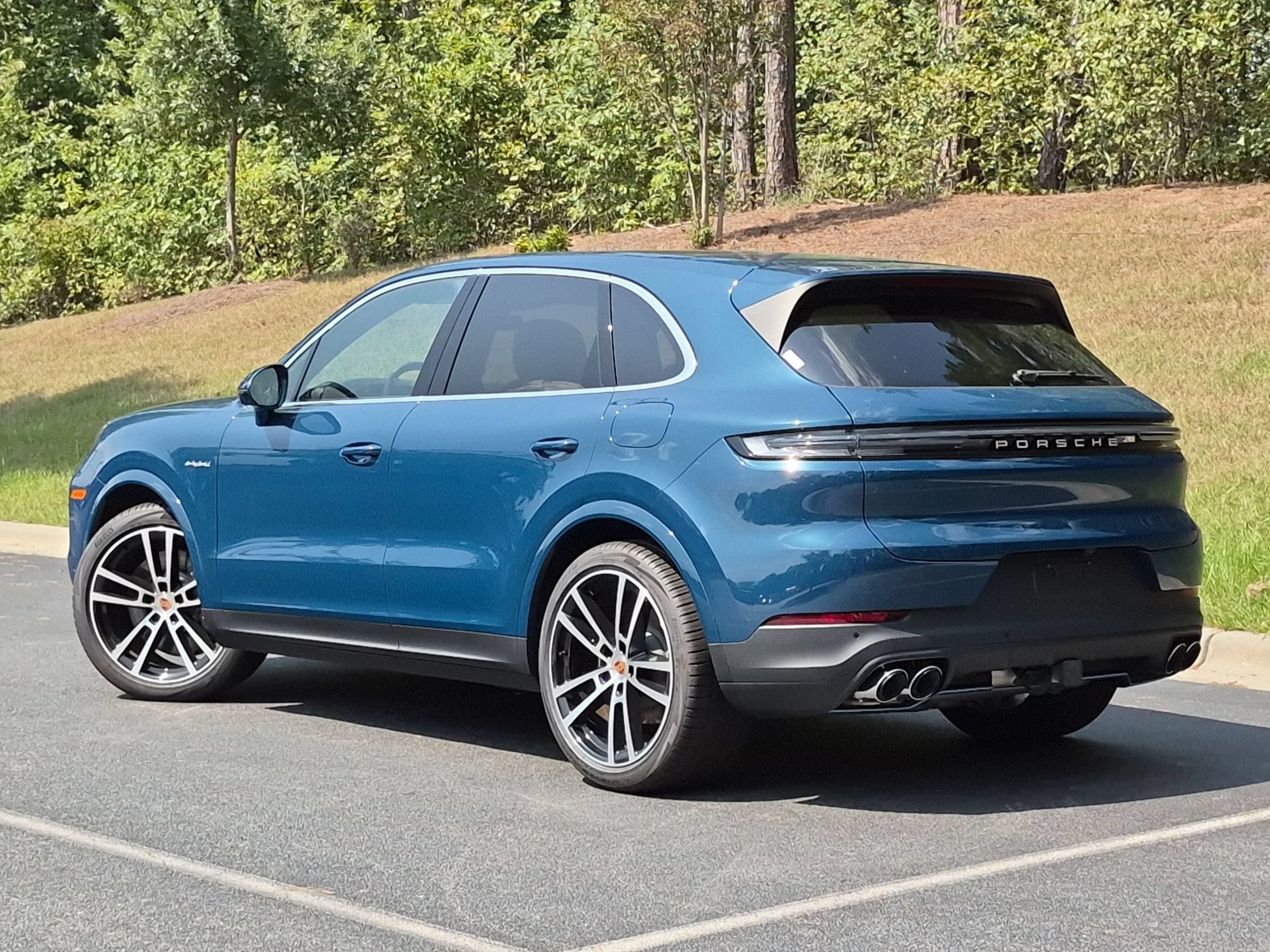 New 2026 Porsche Cayenne E-Hybrid AWD/4WD image 3
