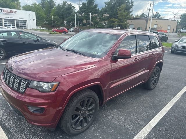 Used 2017 Jeep Grand Cherokee Altitude AWD/4WD image 2