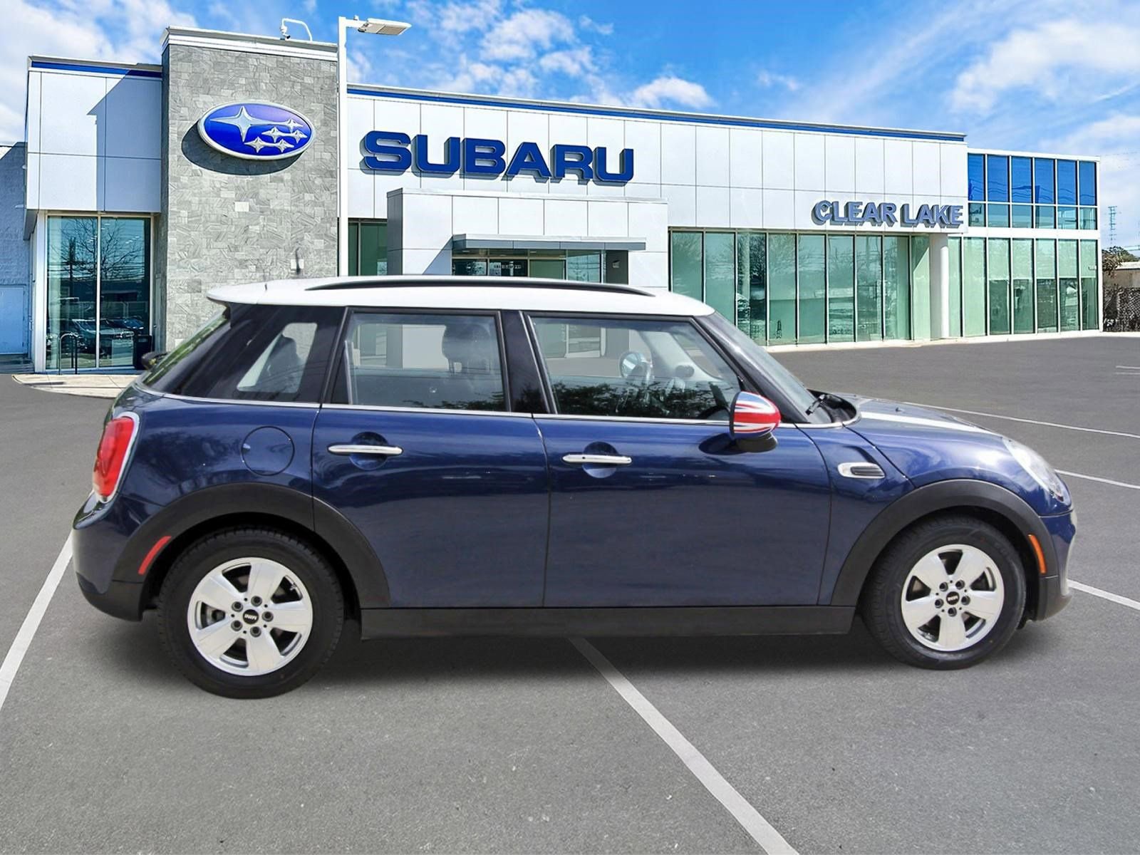 Used 2017 MINI Cooper 4-Door Hardtop image 7