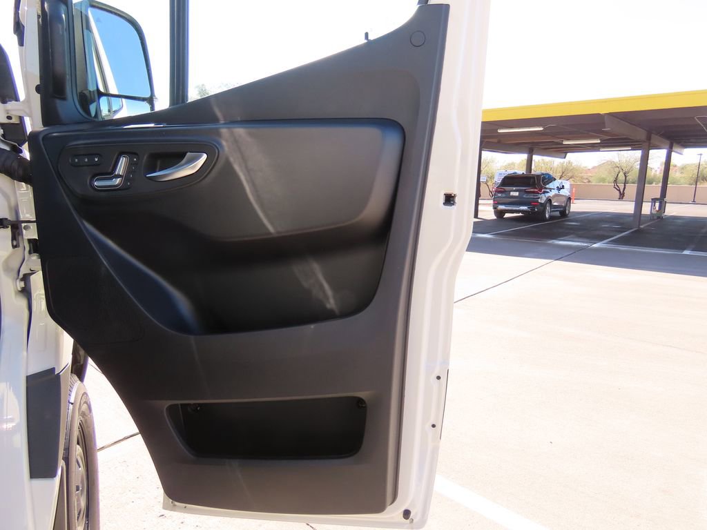 Used 2025 Mercedes-Benz Sprinter 2500 image 25