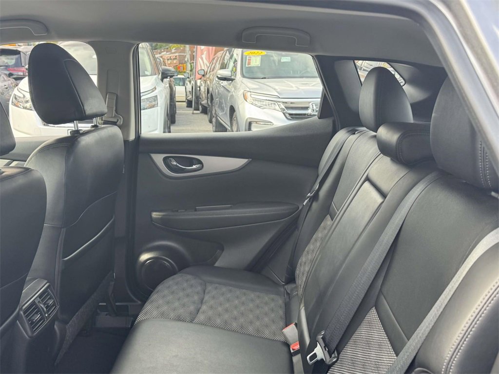 Used 2020 Nissan Rogue Sport SV w/ Technology Package image 14