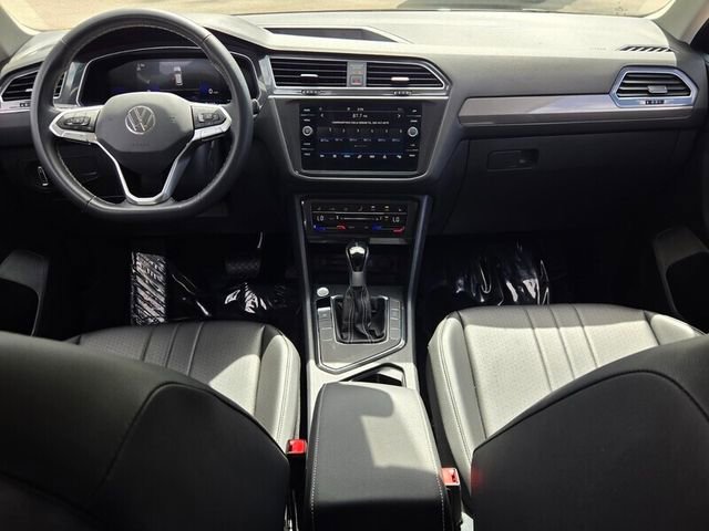 Used 2023 Volkswagen Tiguan SE FWD image 12