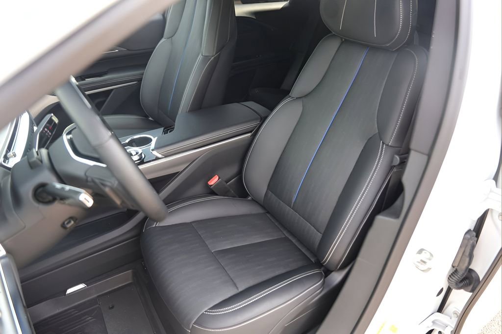 Used 2025 Cadillac Lyriq Luxury w/ LPO, Floor Liner Package image 7