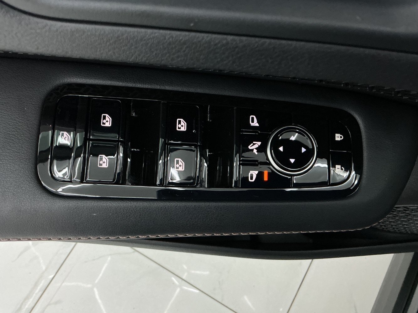 Used 2024 Nissan Ariya AWD image 38