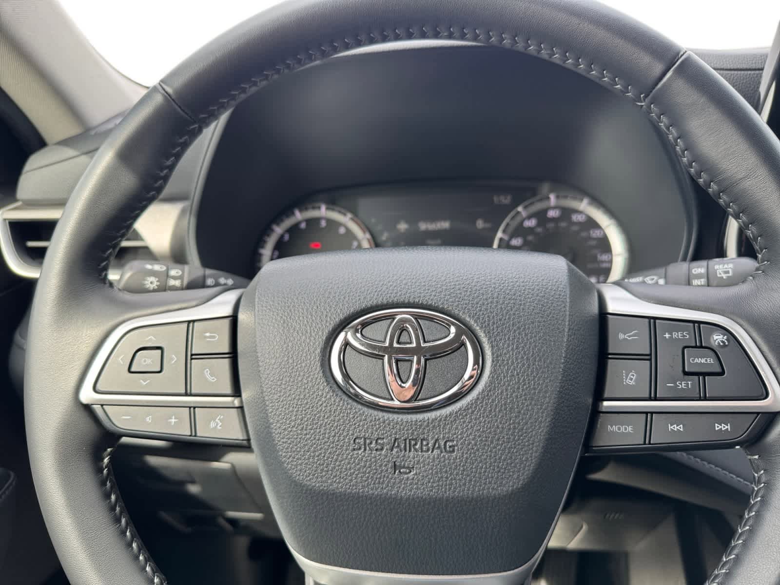 Used 2025 Toyota Highlander LE image 18