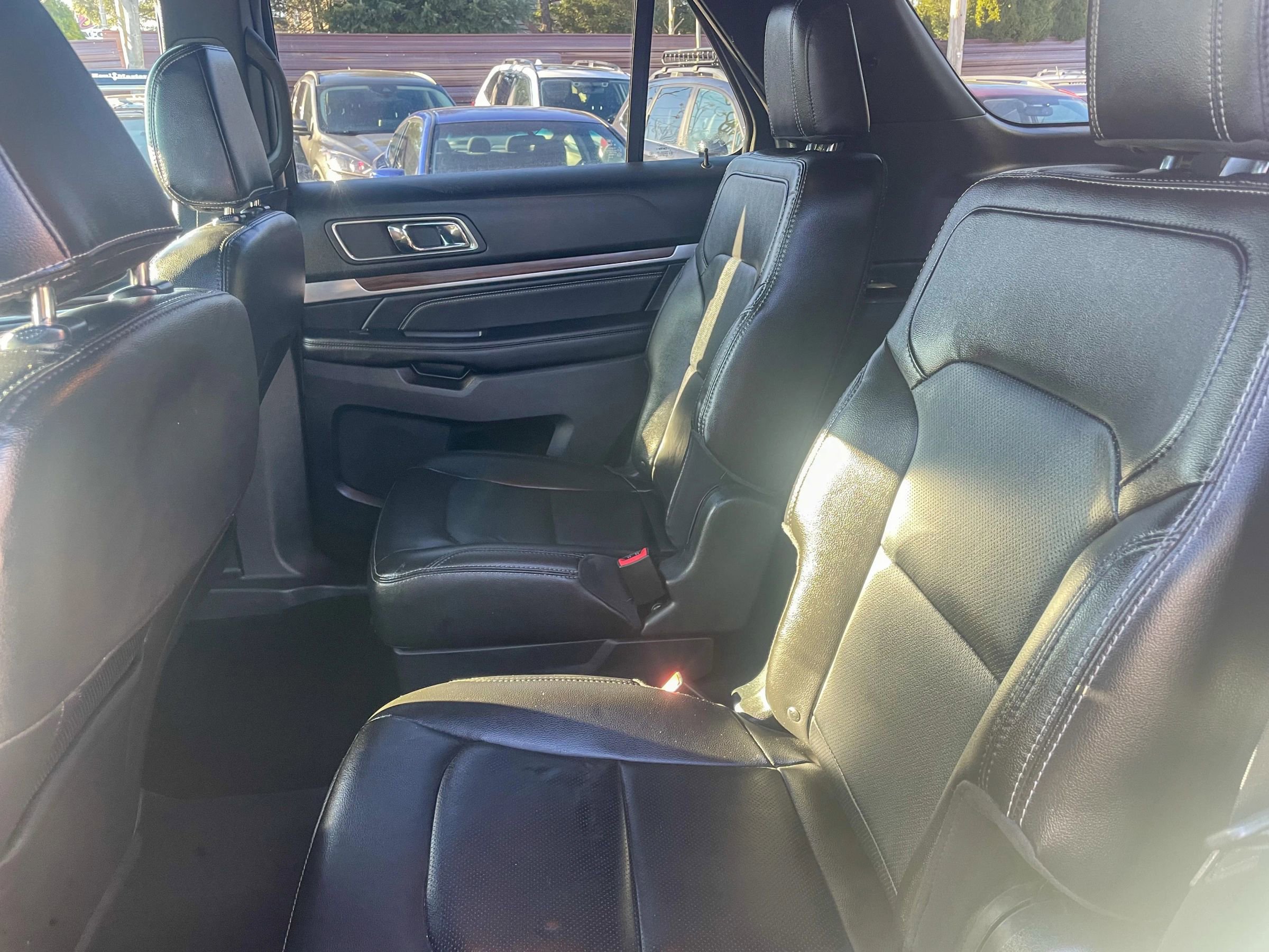 Used 2018 Ford Explorer Limited image 16