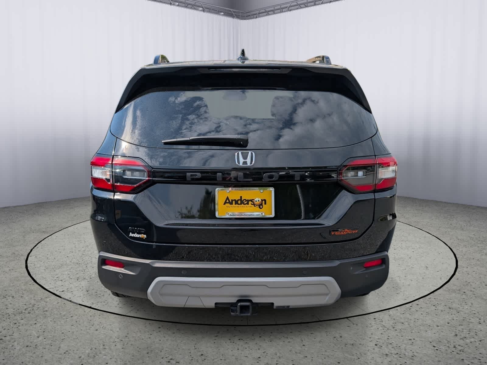 Certified 2025 Honda Pilot TrailSport image 4