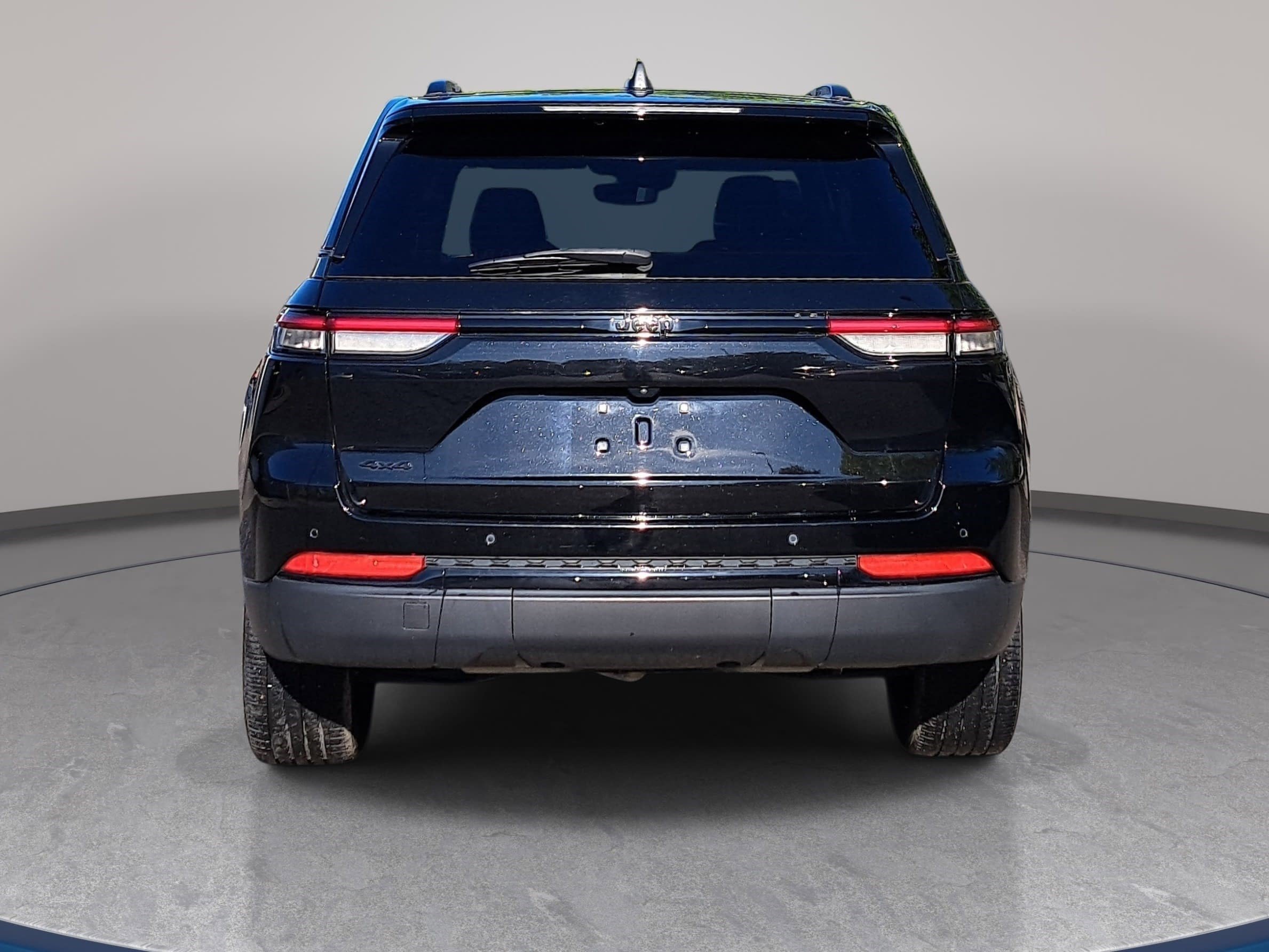 Used 2022 Jeep Grand Cherokee Altitude AWD/4WD image 6