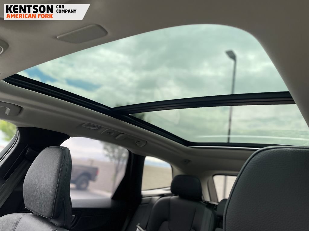 Used 2025 Volvo XC60 B5 Plus AWD/4WD image 31