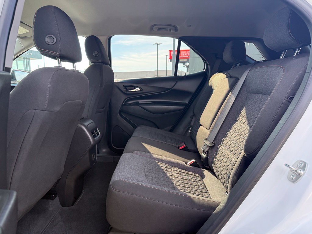 Used 2024 Chevrolet Equinox LT FWD image 18