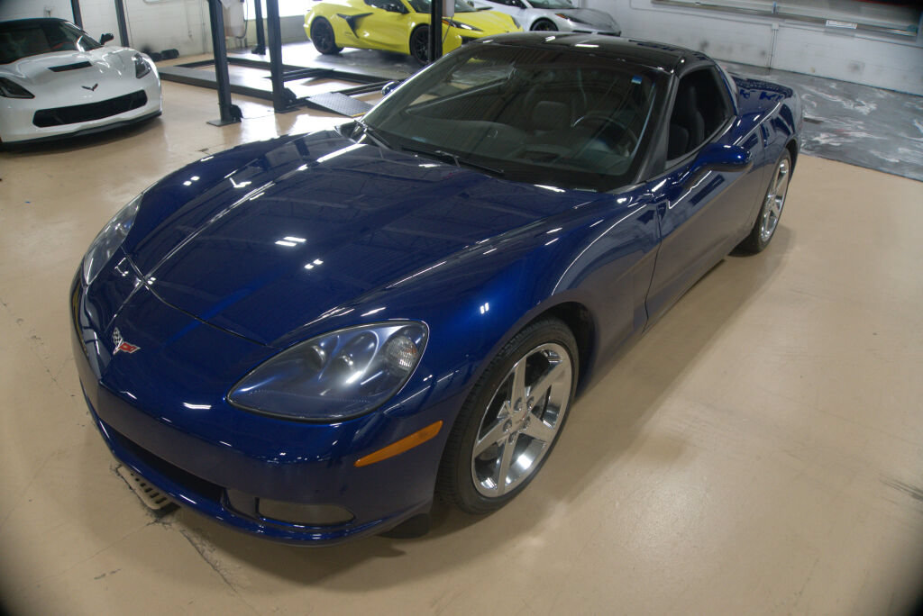 Used 2007 Chevrolet Corvette Coupe w/ Preferred Equipment Group RWD image 2
