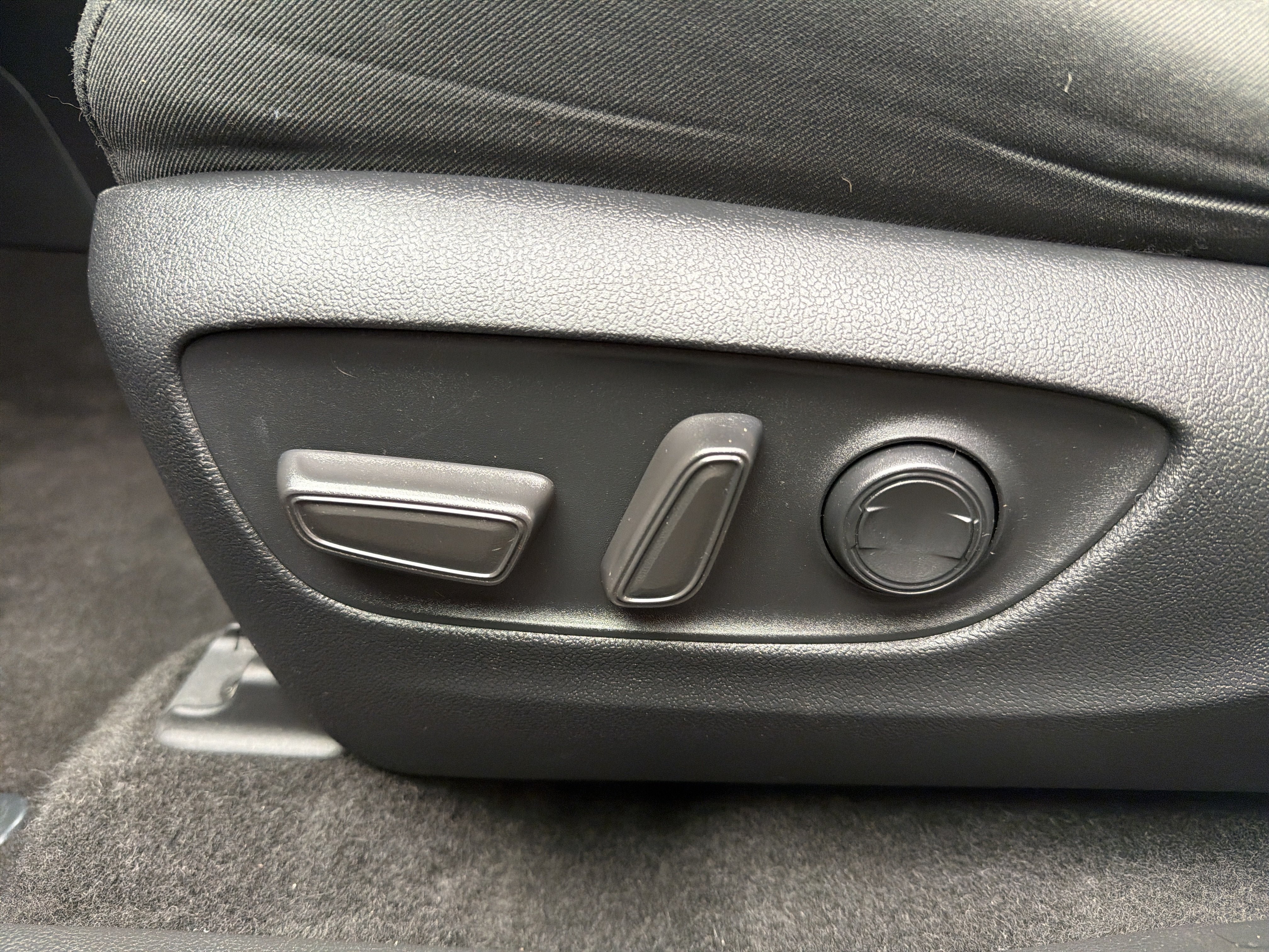 Used 2023 Toyota RAV4 XLE AWD/4WD image 18
