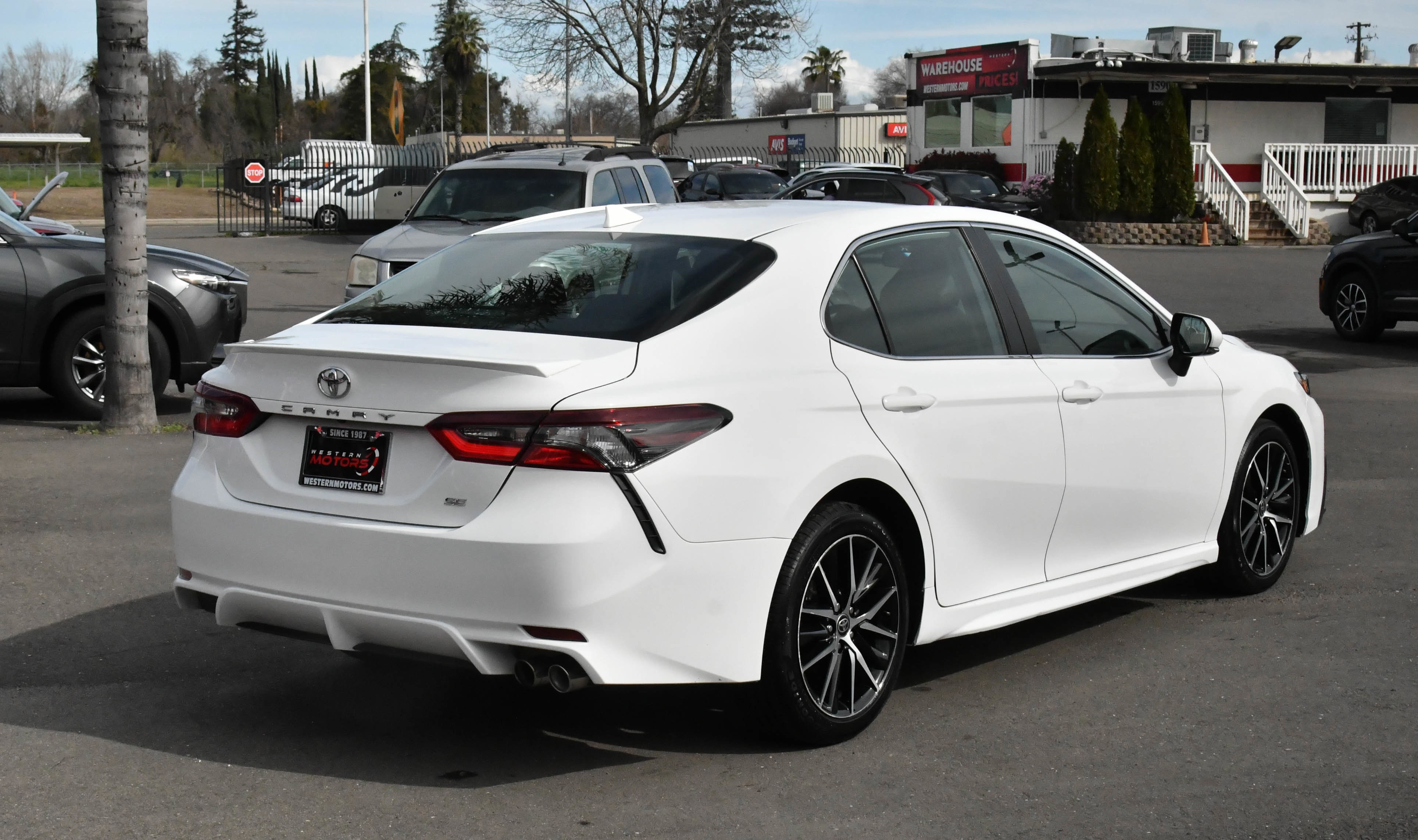 Used 2024 Toyota Camry SE image 8