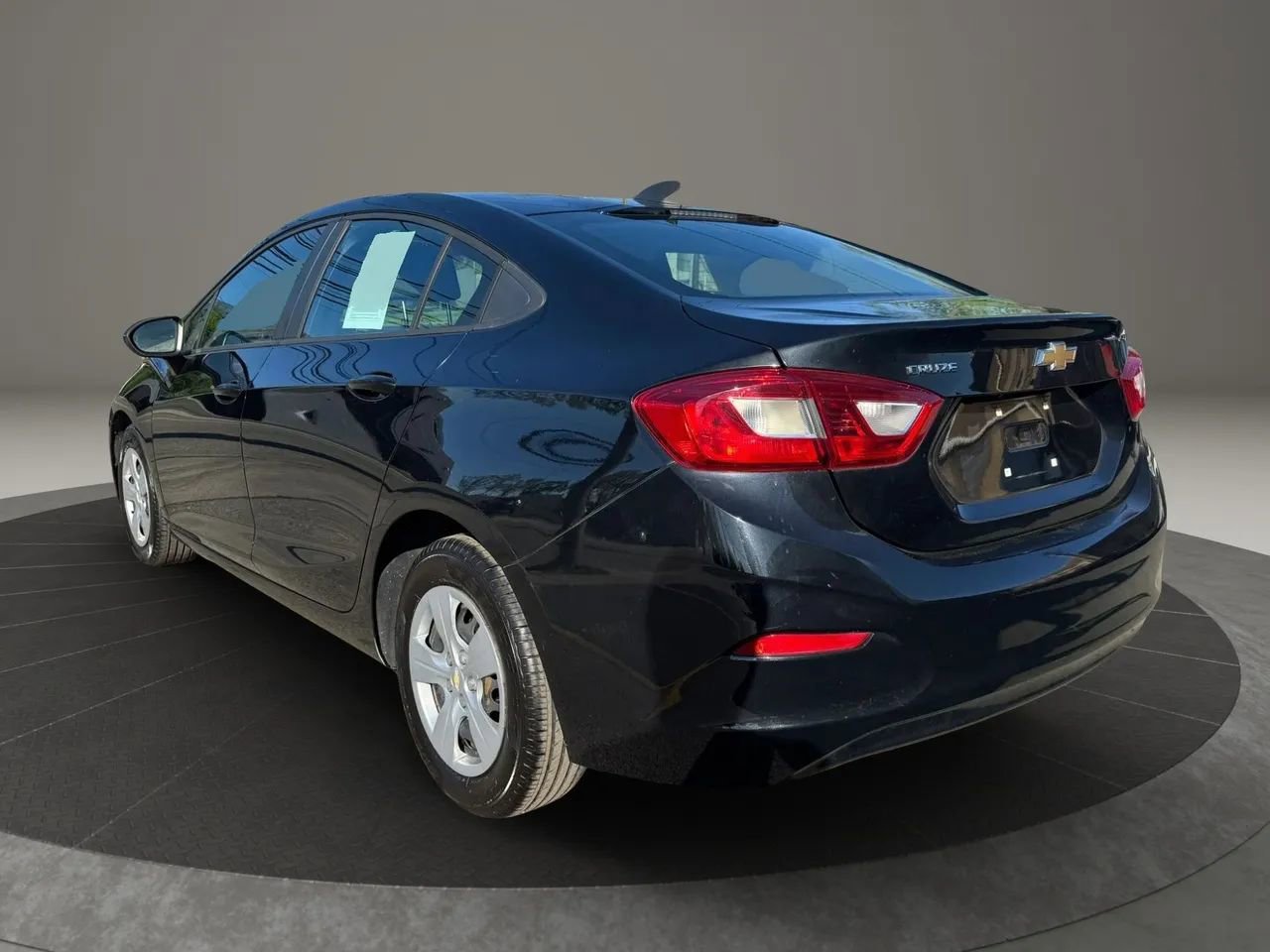 Used 2018 Chevrolet Cruze LS FWD image 6