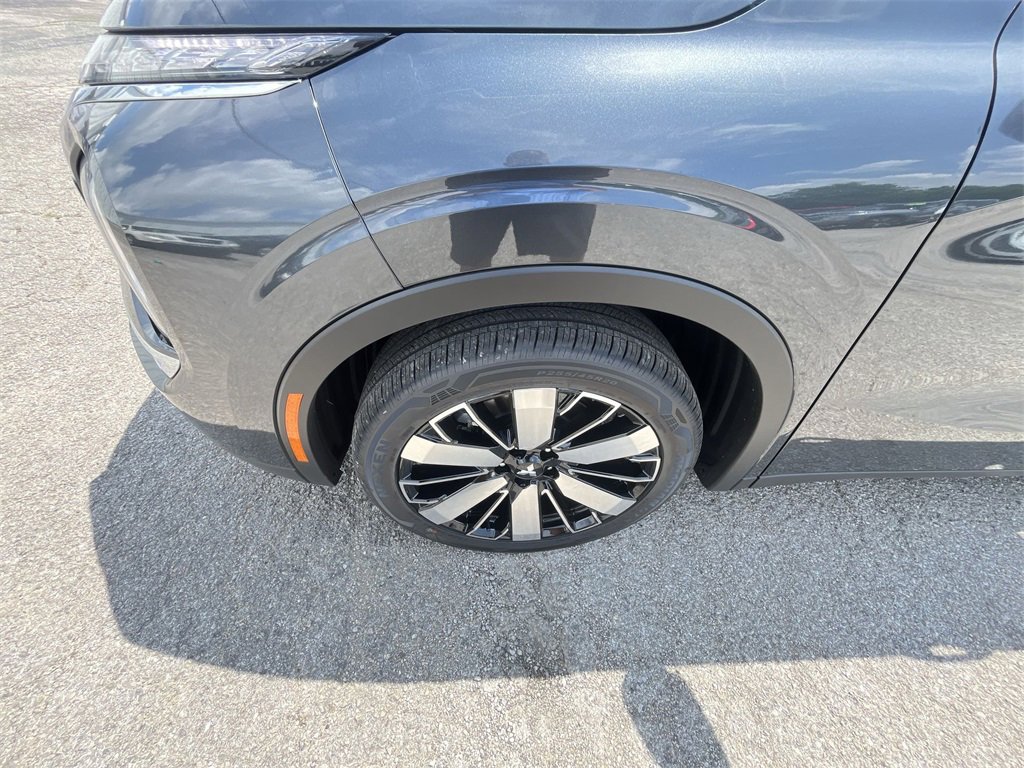 New 2025 Mitsubishi Outlander SE image 10