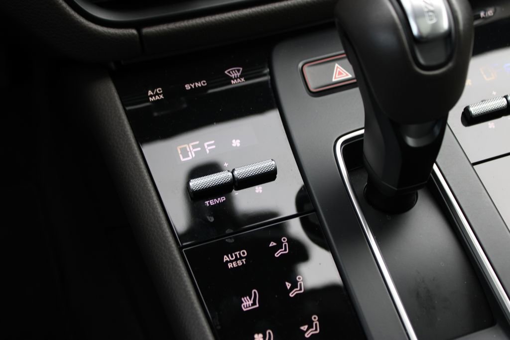 Used 2025 Porsche Macan image 20