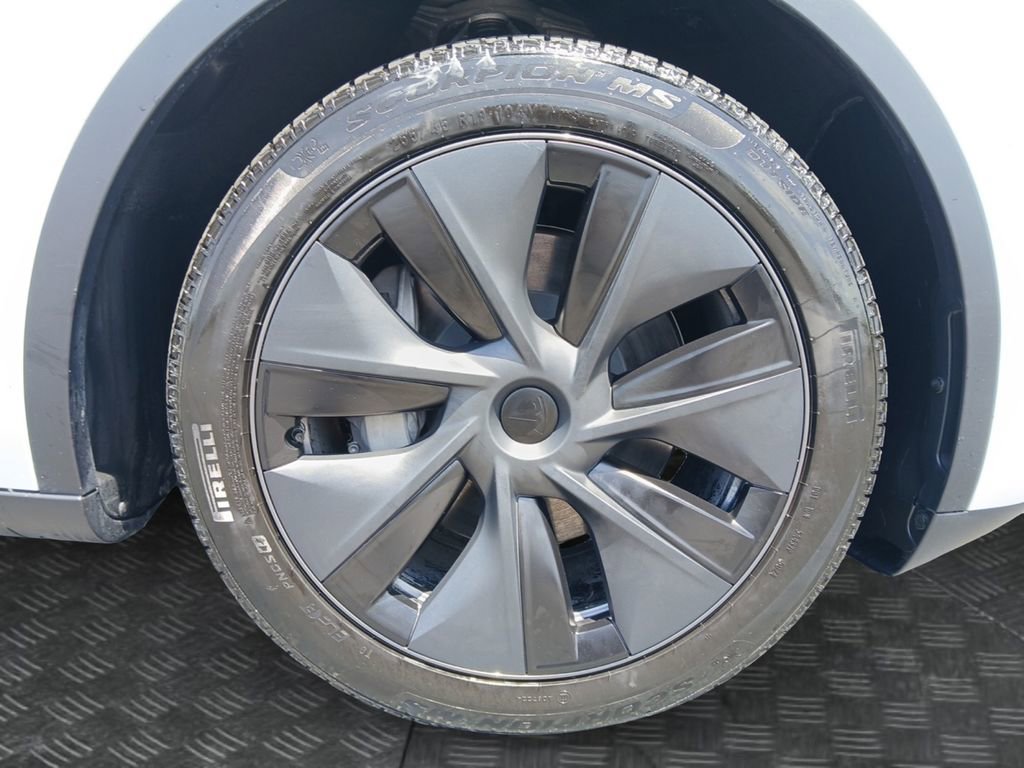 Used 2025 Tesla Model Y Long Range AWD/4WD image 23