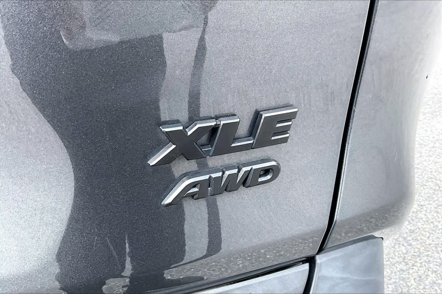 Used 2019 Toyota RAV4 XLE w/ Convenience Package AWD/4WD image 10