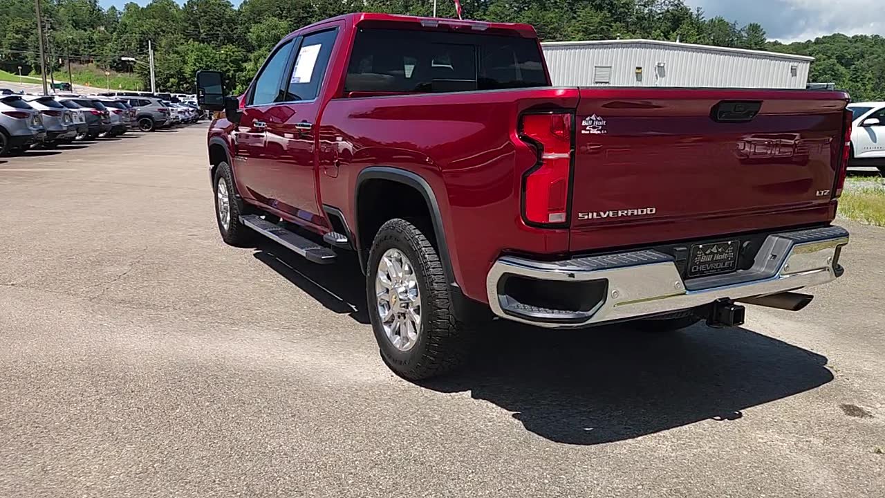 Used 2024 Chevrolet Silverado 2500 LTZ w/ LTZ Premium Package AWD/4WD image 4