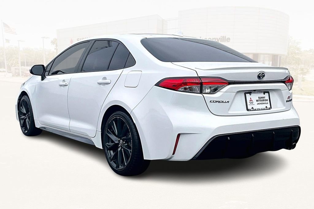 Used 2023 Toyota Corolla SE w/ SE Package image 4