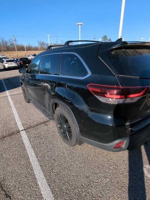 Used 2019 Toyota Highlander SE image 4