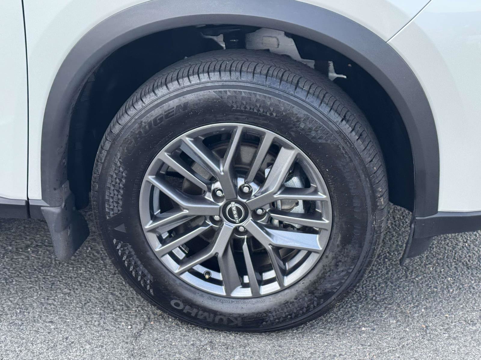 Used 2025 Nissan Rogue S AWD/4WD image 6