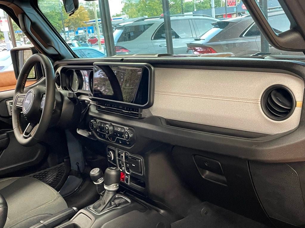 Used 2024 Jeep Wrangler Unlimited AWD/4WD image 18
