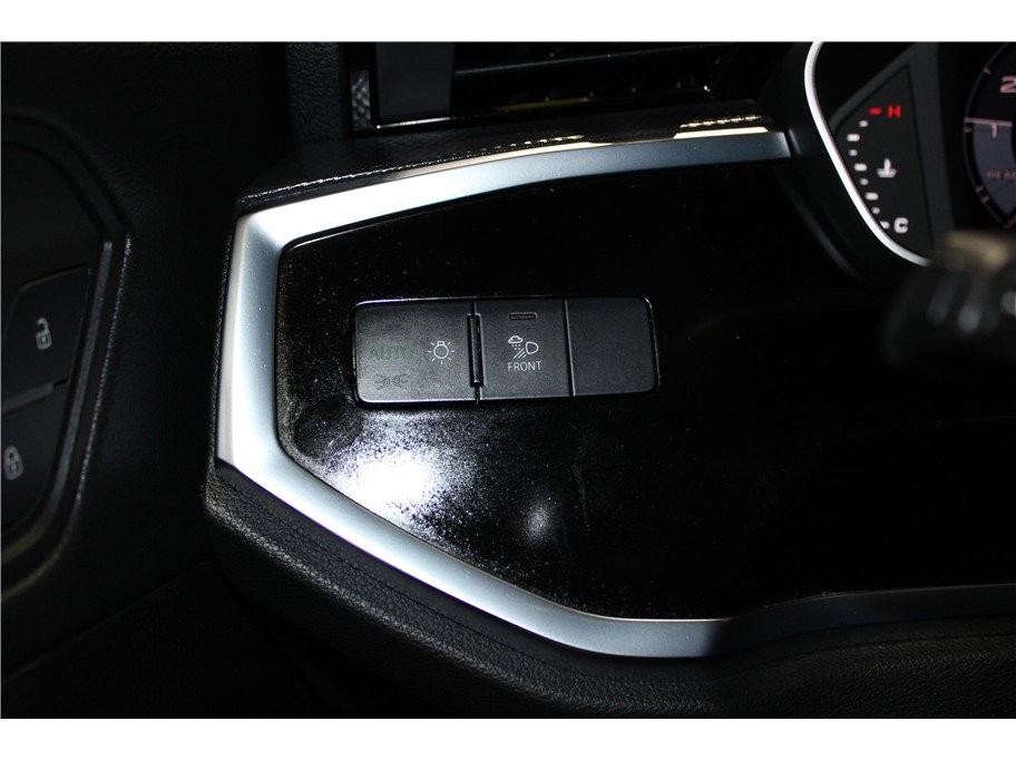 Used 2024 Audi Q3 2.0T Premium image 30