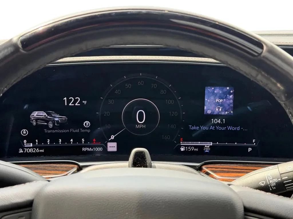 Used 2023 Cadillac Escalade Premium Luxury AWD/4WD image 18