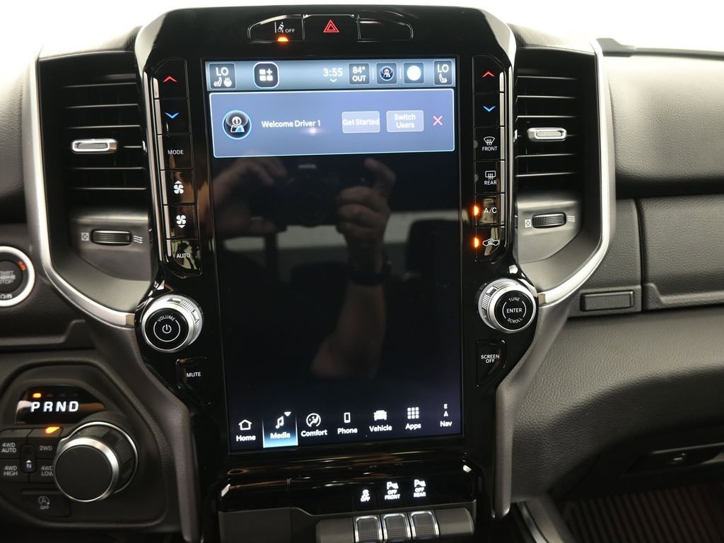 New 2026 RAM 1500 4x4 Crew Cab image 3