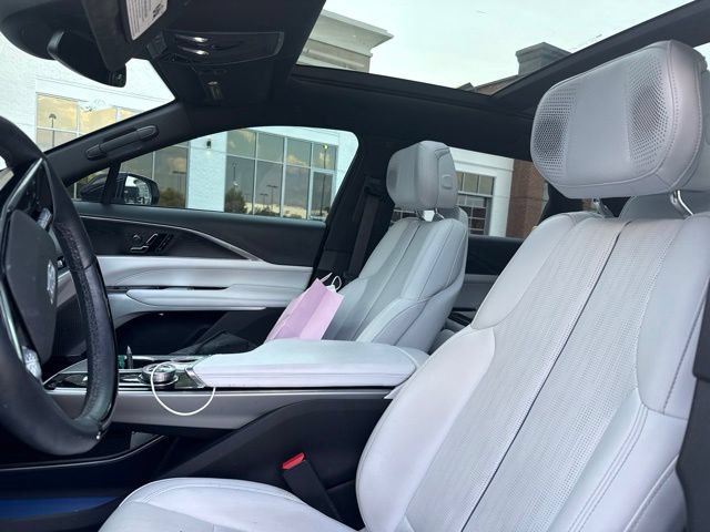 Used 2024 Cadillac Lyriq Luxury AWD/4WD image 5