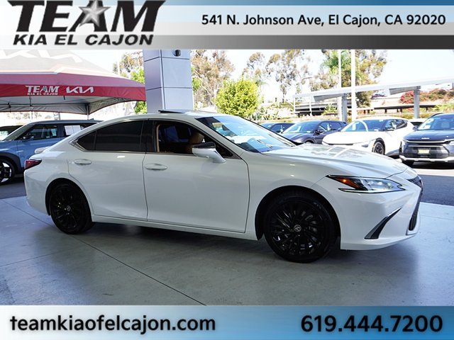 Used 2024 Lexus ES 300h Ultra Luxury w/ Accessory Package (Z2) FWD image 11