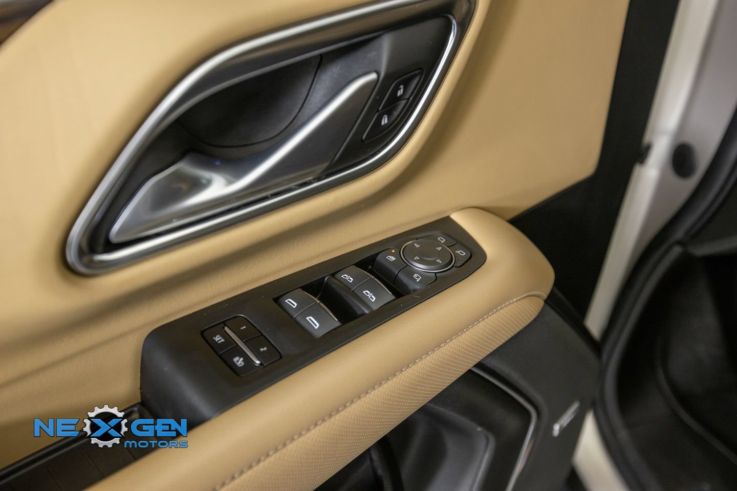Used 2022 Chevrolet Suburban Premier AWD/4WD image 12