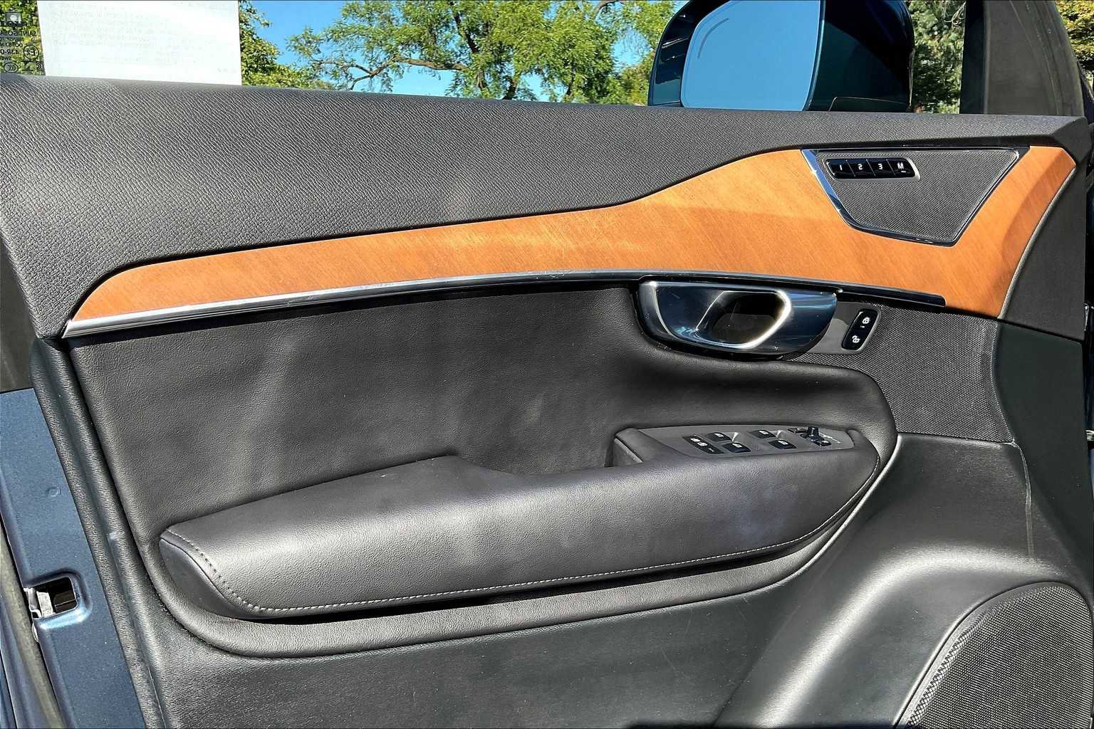 Used 2023 Volvo XC90 T8 Core image 26