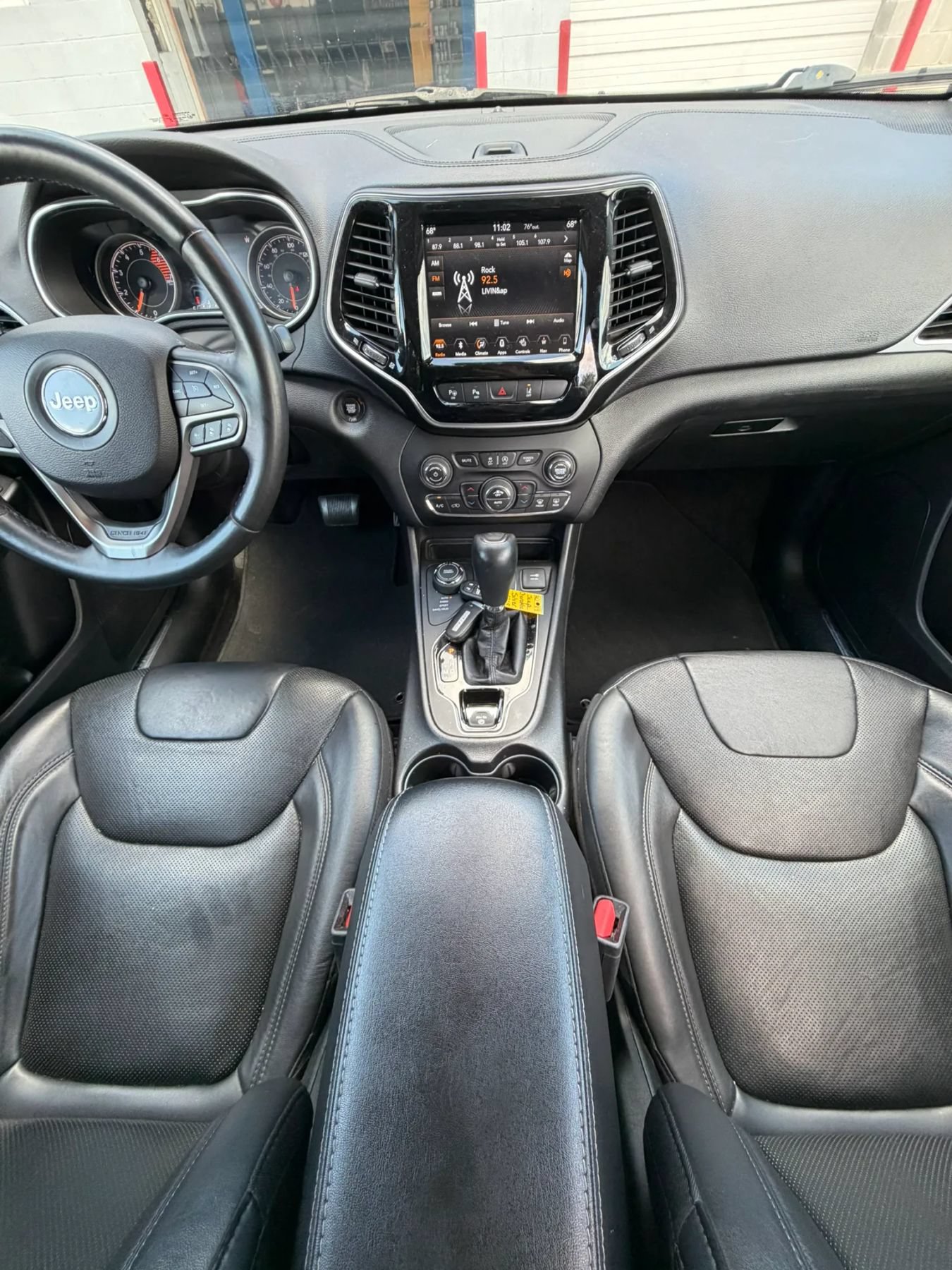 Used 2019 Jeep Cherokee Limited w/ Luxury Group AWD/4WD image 13