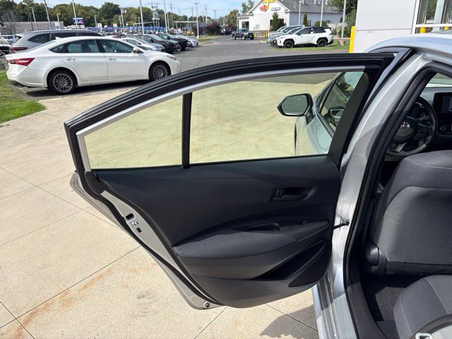 Used 2025 Toyota Corolla LE AWD/4WD image 31