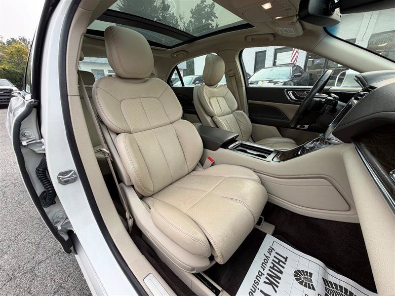 Used 2018 Lincoln Continental Select w/ Continental Climate Package AWD/4WD image 31