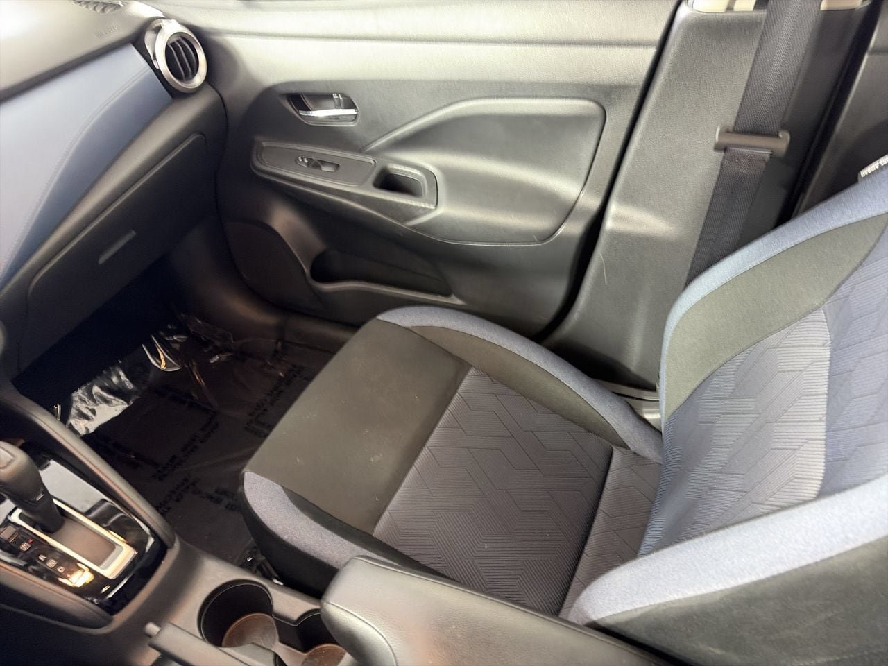 Used 2025 Nissan Versa SV FWD image 21