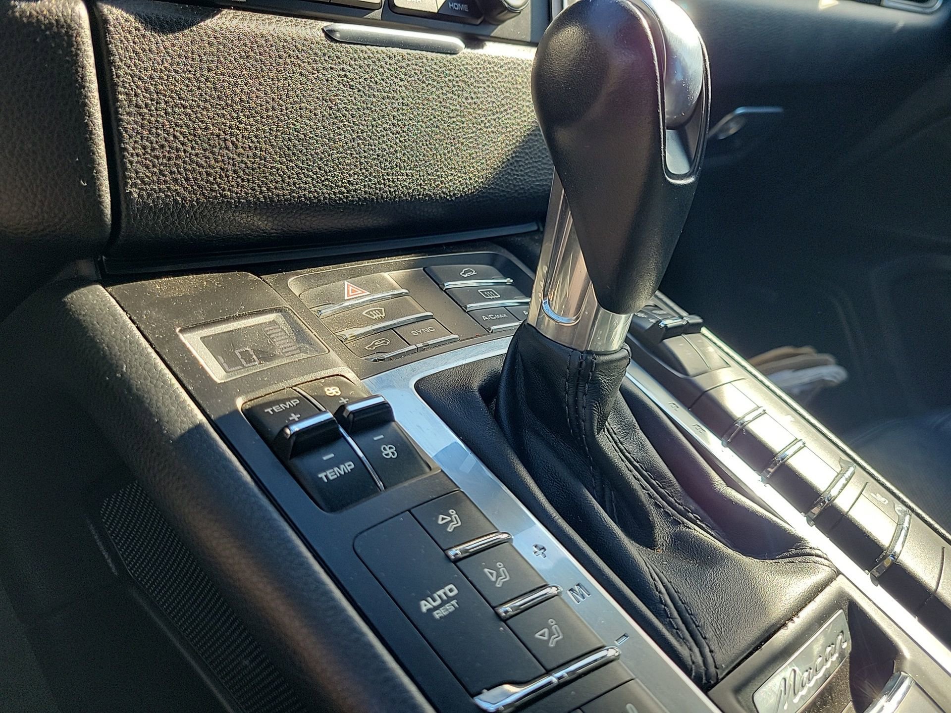 Used 2018 Porsche Macan S image 31