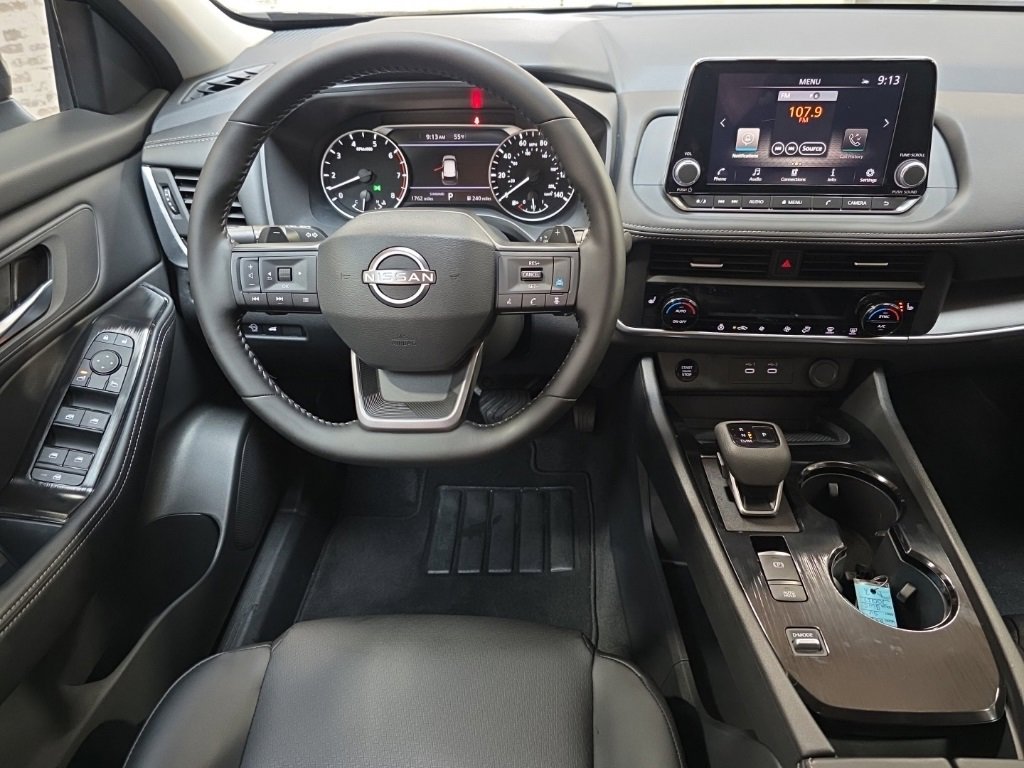 Used 2026 Nissan Rogue SV w/ SV Premium Package image 17