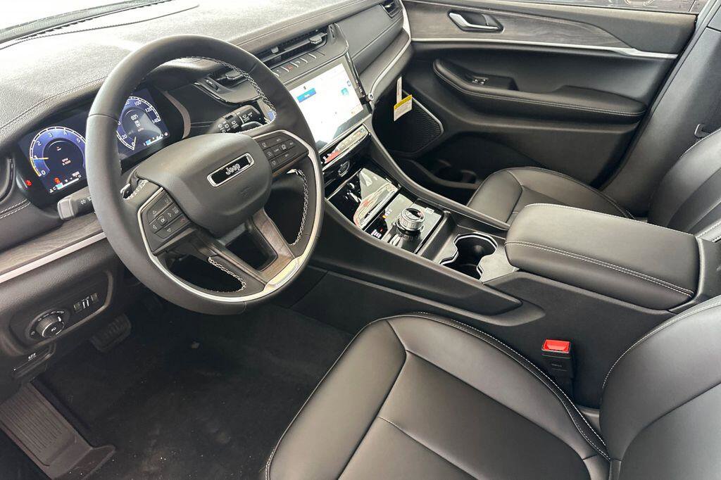 New 2026 Jeep Grand Cherokee L Limited AWD/4WD image 10
