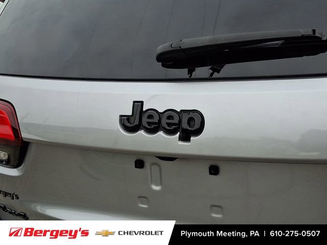 Used 2019 Jeep Grand Cherokee Altitude AWD/4WD image 32