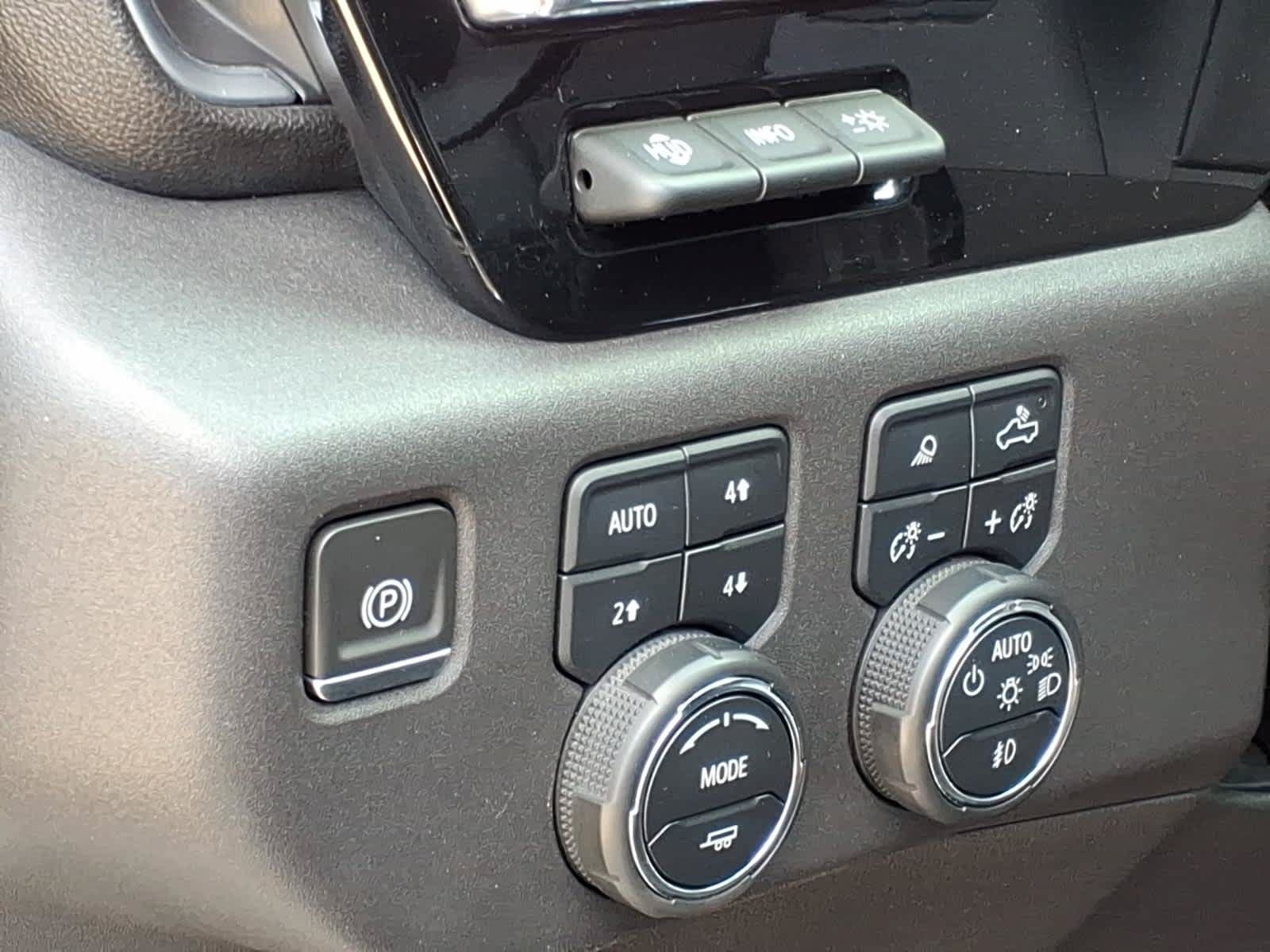 Certified 2023 Chevrolet Silverado 1500 High Country w/ Technology Package AWD/4WD image 5