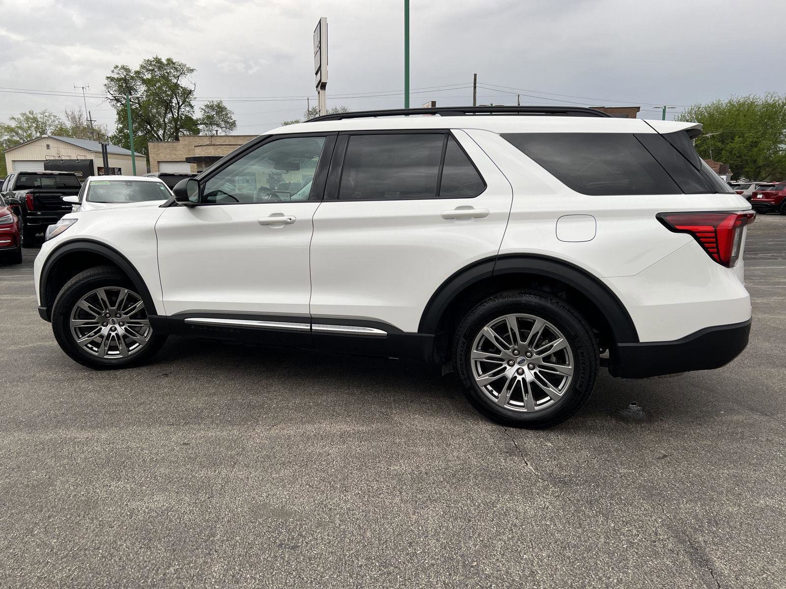 Used 2025 Ford Explorer Active w/ Active Comfort Package AWD/4WD image 10